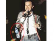 ANKARA?DA KONSER VEREN TARKAN?A PET E ATILDI