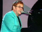 ELTON JOHN?DAN GAY SAVUNMASI