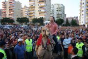 TOROS FATH SMER EZG, AKDENZ?DE FIRTINA GB EST. NL SANATI YEN ALBMN TANITIRKEN ANTALYA?YI YERNDEN OYNATTI 