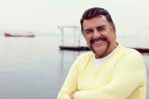 USTA SANATI ALPAY SUSKUNLUUNU ’GLLER’ LE BOZDU