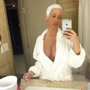 AMBER ROSE BR ANDA POPLER OLDU