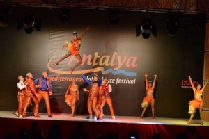 JENNFER LOPEZ’N DANSILARI ANTALYA’YA FESTVALE GELYOR