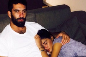 ARDA TURAN SEVGLS ASLIHAN DOAN’IN FOTORAFLARINI SLD