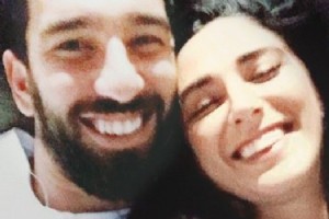 ARDA TURAN’DAN SELFE’L BARI MESAJI