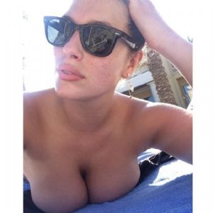 ASHLEY GRAHAM, BOND KIZI OLMAK STYOR