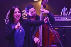 BANU GVEN’DEN BURSA’DA CAZ KONSER  "MZK BENM AKIM,  OLMASA MUTSUZ OLURDUM"