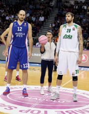 BEREN SAAT, MEME KANSER N "PEMBE TOP"LA BASKETBOL MAINA IKTI