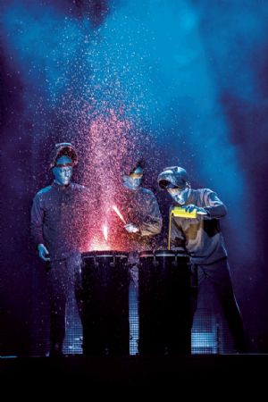 TM DNYAYI ETKS ALTINA ALAN FENOMEN OV; BLUE MAN GROUP ZORLU PSM’YE GELYOR