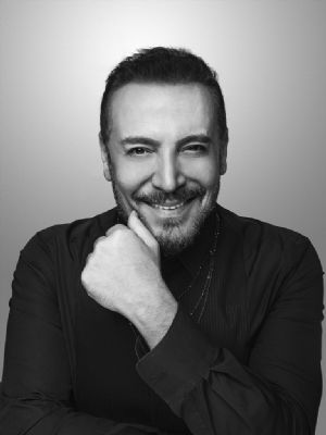 HALUK BLGNER’DEN SMAL HACIOLU’NA NL SMLERN YER ALDII MURAT ARIK PORTRELER FOTORAF SERGS EMAAR’DA!