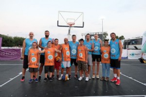 EFSANE OCUKLAR EFSANE BASKETBOLCULARI YEND