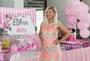 ESRA EROL STDYO EFN BABY SHOWER PARTSNDE YALNIZ BIRAKMADI