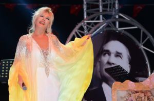 EMEL SAYIN - AHMET ZHAN’DAN 30 AUSTOS DET! ISPARTA’DA 15 BN KYE KONSER VERDLER