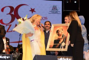 EMEL SAYIN - AHMET ZHAN’DAN 30 AUSTOS DET! ISPARTA’DA 15 BN KYE KONSER VERDLER