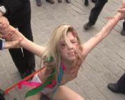 FEMEN GRUBU STANBUL’U DA KARITIRDI! SOYUNDULAR, POLS ALIP GTRD