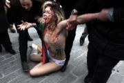 FEMEN GRUBU STANBUL’U DA KARITIRDI! SOYUNDULAR, POLS ALIP GTRD