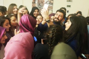 GENLERN FERMAN TOPRAK’LA SELFE YARII