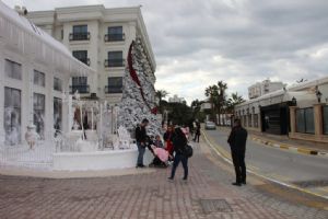 KIBRIS’TA ROCKS HOTEL’E KAR YADI