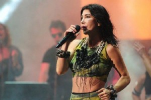 HANDE YENER IPLAKLIK ELETRSNE PATLADI: RAN’A GT, ORDA YAA