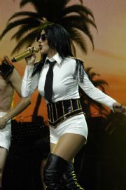 HANDE YENER?DEN DEV SENFONK KONSER