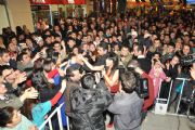 HANDE YENER  HAYRANLARI KAYSERPARK?DA ZDHAM YARATTI