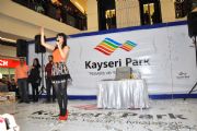 HANDE YENER  HAYRANLARI KAYSERPARK?DA ZDHAM YARATTI