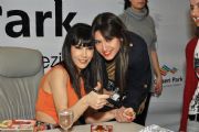 HANDE YENER  HAYRANLARI KAYSERPARK?DA ZDHAM YARATTI