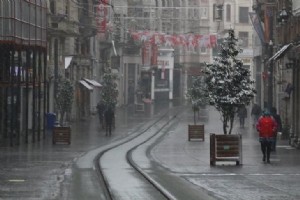 METEOROLOJ PAYLATI: STANBUL’A KARLA KARIIK YAMUR GELYOR