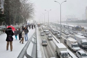 STANBULLULAR DKKAT...KAR BEKLENENDEN ERKEN GELYOR