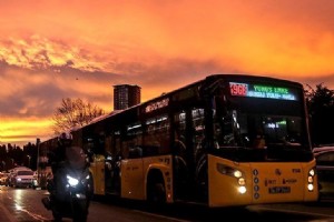 STANBUL’DA GKYZ KIZILA BOYANDI! GREN TELEFONUNA SARILDI