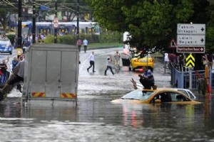 TE STANBUL’DA YAZ YAMURUNUN AFETE DNMESNN NEDEN