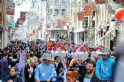 STANBUL SHOPPNG FEST  STKLAL CADDES?NDE KORTEJ YRY LE DEVAM EDYOR