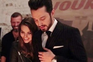 MURAT BOZ SEVGLS ASLI ENVER’N DOUM GNN BYLE KUTLADI