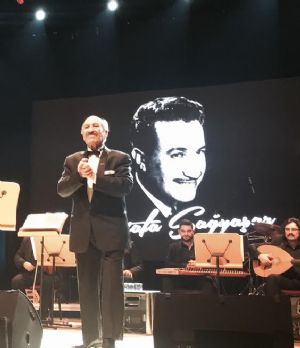 MUSTAFA SAYAAR’IN SAYGI KONSERNDE NL RENCLER BULUTU!