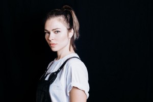 NINA KRAVIZ STANBUL’U ATELEMEYE GELYOR