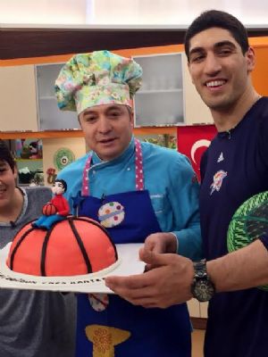 NBA YILDIZI ENES KANTER DOUM GNN MUTFAKTA KUTLADI