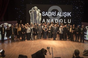 "8.SADR ALIIK ANADOLU  TYATRO OYUNCU DLLER’’ SAHPLERN BULDU