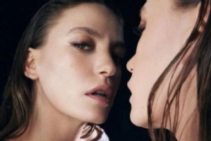 SERENAY SARIKAYA’NIN SIFIR MAKYAJLI HAL HAYRAN BIRAKTI!