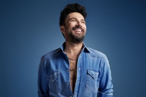 MEGASTAR TARKAN YEN ARKILARIYLA AVRUPADA