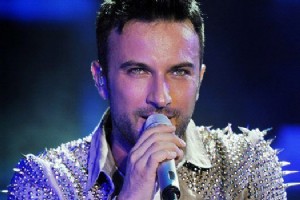 TARKAN HAYRANLARINA KT HABER!