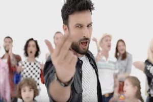 TARKAN’IN 2017’DE IKAN ’10’ ADLI SON ALBMNN LK KLB ’YOLLA’ YAYIMLANDI