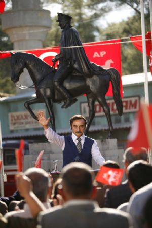 YILMAZ ERDOAN’DAN  VZONTELE TADINDA BR USTALIK ESER  "EK  ELMALAR"