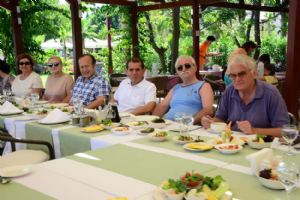 YILMAZ ULUSOY DOSTLARINI ANTALYA’DA AIRLADI..